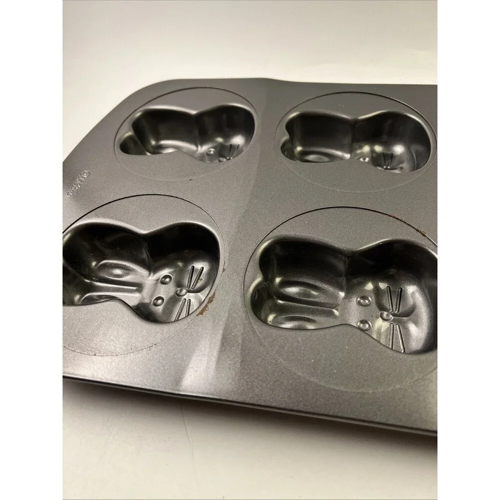 Wilton 3D Easter Baking Pan 6 Bunny's Heads